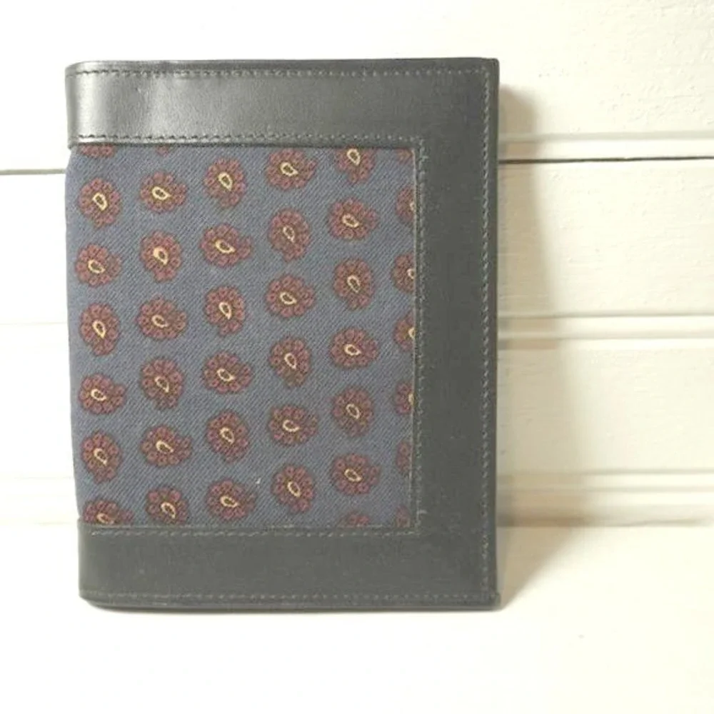Vintage Leather wallet NWT Comfotan Cowhide & Blue Paisley Print fabric Bifold